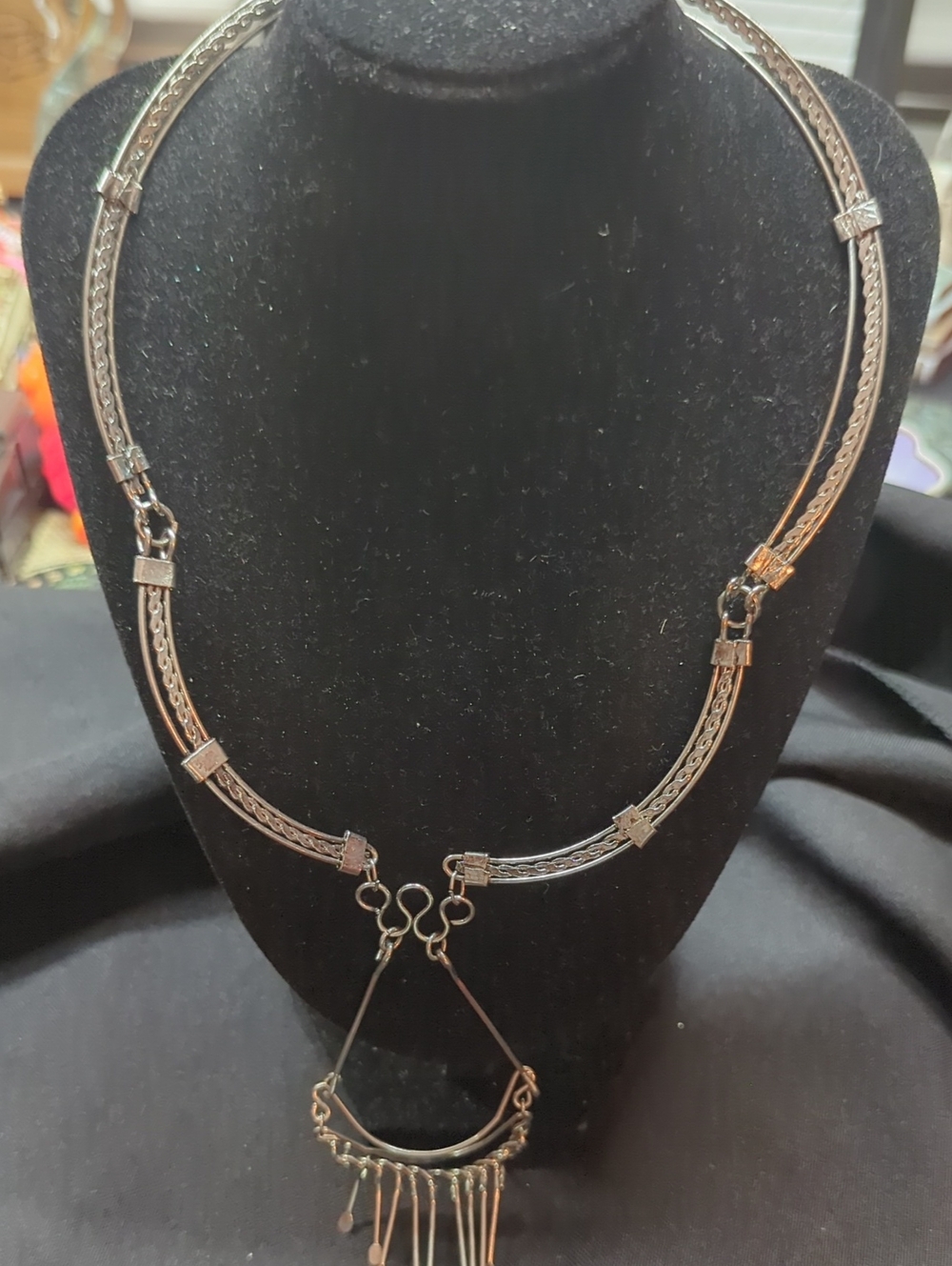 Elegant Silver-Tone Women’s Statement Necklace with Fringe Pendant